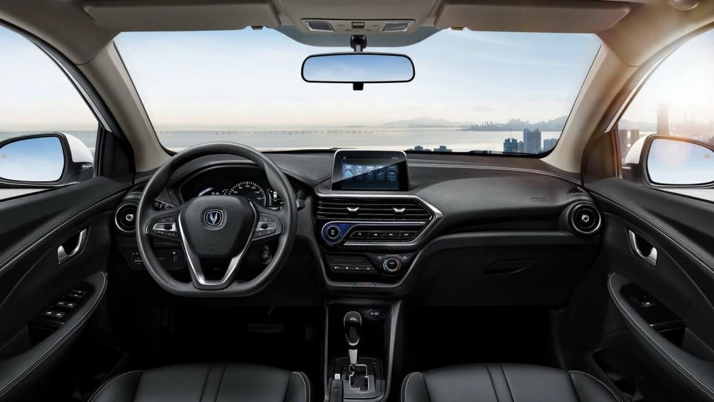 Салон интерьер Changan Alsvin