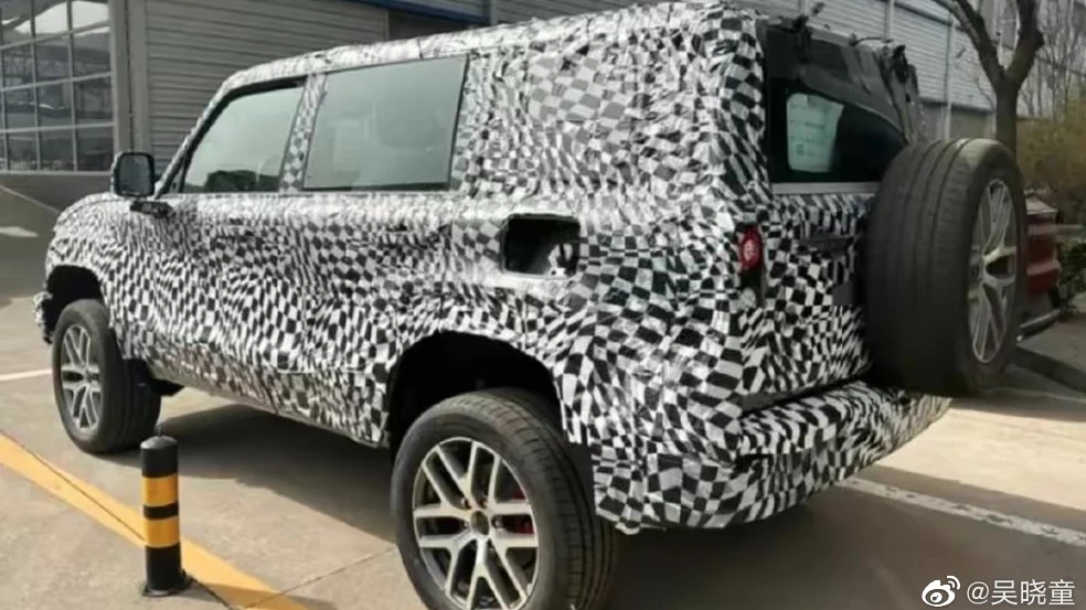 обновленный BAIC Beijing BJ40 BJ41 рестайлинг сбоку сзади
