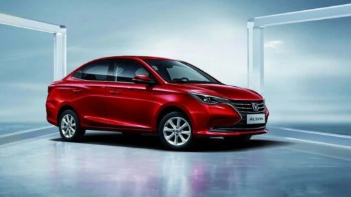Changan Alsvin сбоку спереди