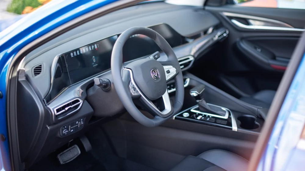 седан Changan Eado Plus салон интерьер