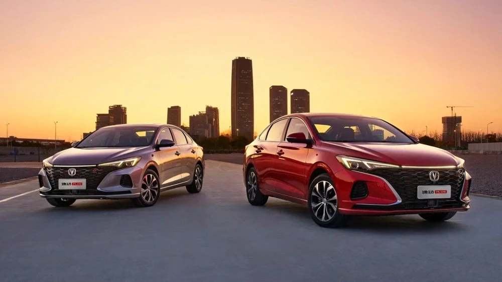 Changan Eado Plus спереди