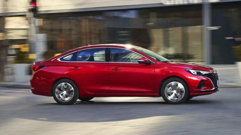 Changan Eado Plus сбоку