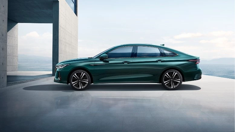 Седан Chery Arrizo 8 GT сбоку