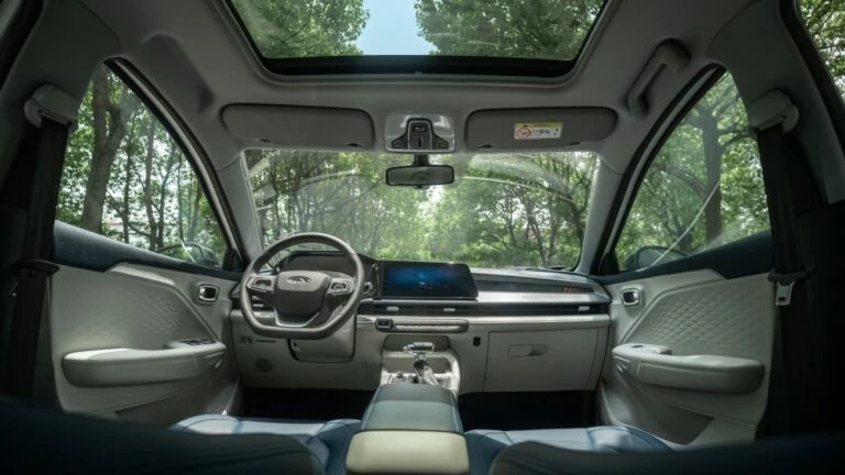 Chery Tiggo 3x нового поколения салон интерьер