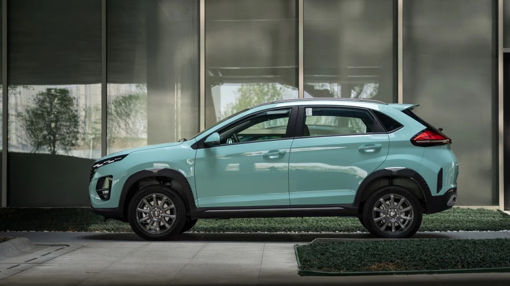 Chery Tiggo 3x нового поколения сбоку