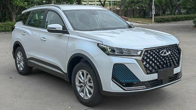 Гибридный кроссовер Chery Tiggo 7 Pro PHEV 7 Pro e+ сбоку спереди