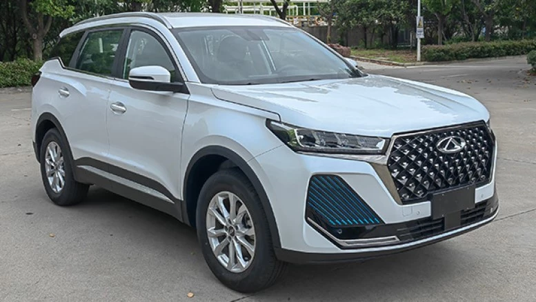 Гибридный кроссовер Chery Tiggo 7 Pro PHEV 7 Pro e+ сбоку спереди