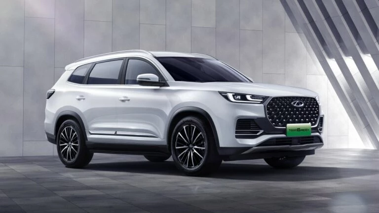 Chery Tiggo 8 Pro e+ сбоку спереди цены