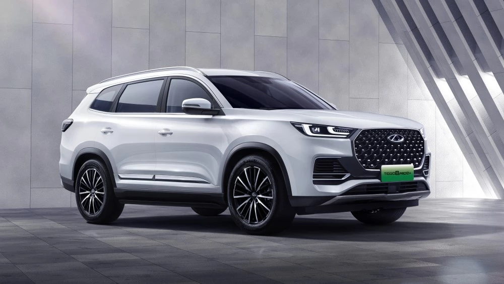 Седан Voyah Passion вышел на рынок России раньше, чем в Китае. Названы цены Chery Tiggo 8 Pro e+ сбоку спереди цены