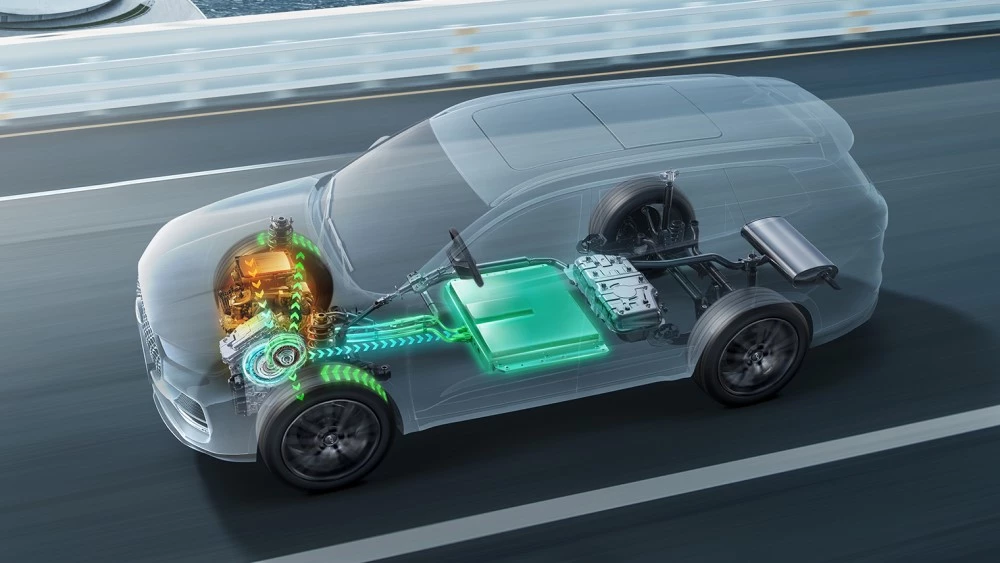 Chery Tiggo 8 Pro e+ сбоку спереди гибрид как работает