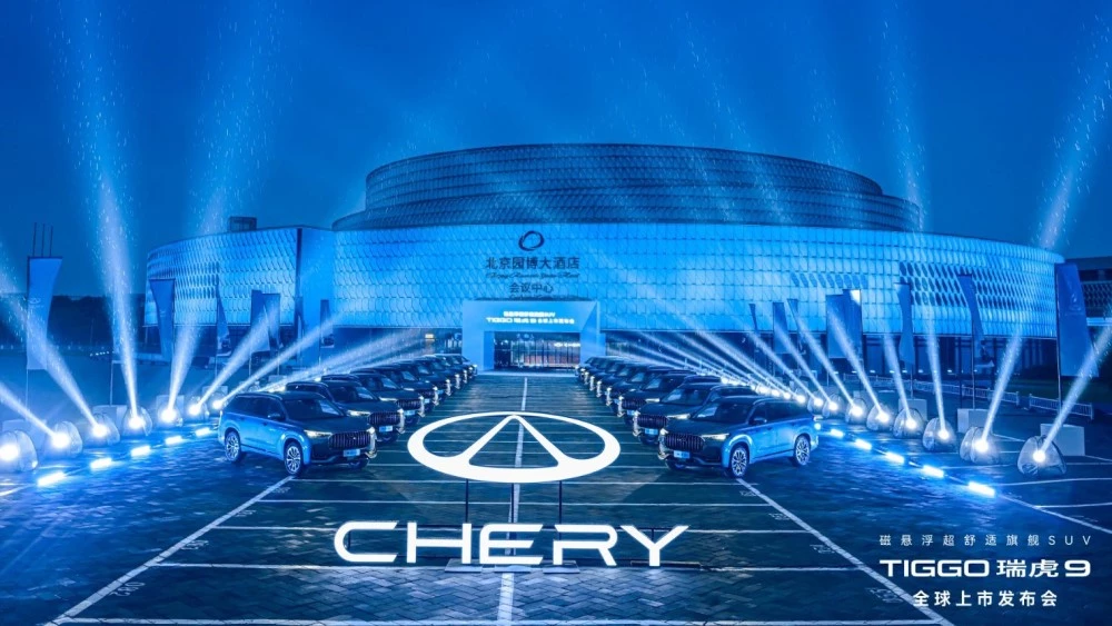 Кроссовер Chery Tiggo 9 спереди сбоку презентация цены