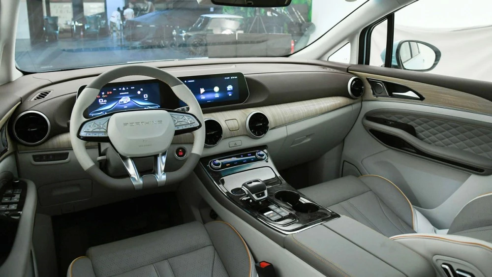 Dongfeng Forthing Yacht минивэн салон интерьер