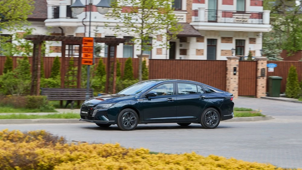 Dongfeng Shine Max сбоку спереди