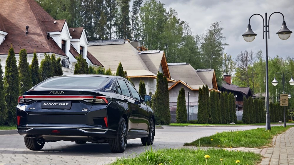 Dongfeng Shine Max сбоку сзади