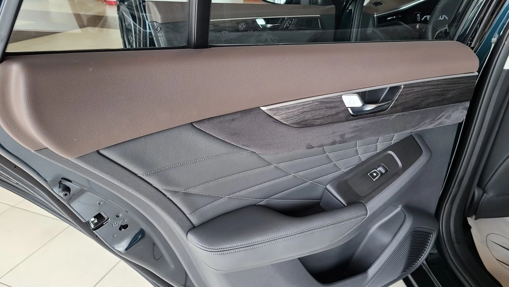 Dongfeng Shine Max в автосалоне салон интерьер дверные карты