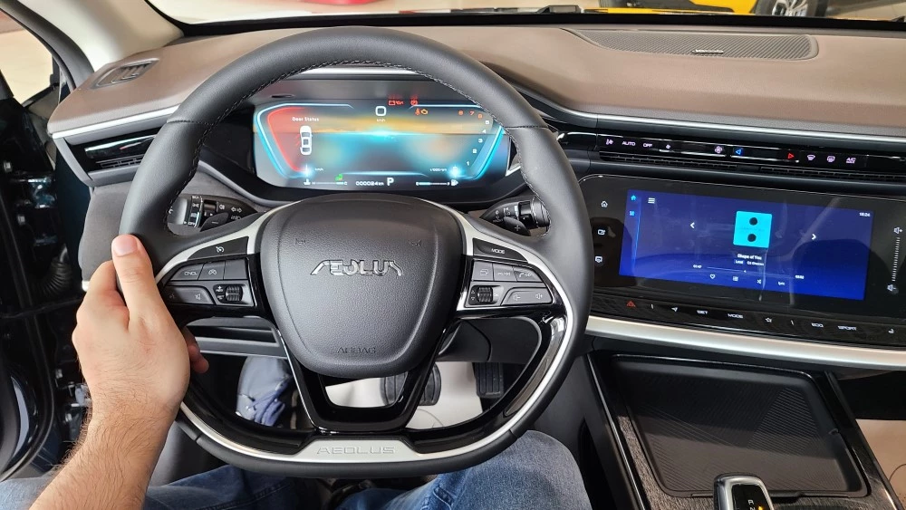 Dongfeng Shine Max в автосалоне салон интерьер рулевое колесо