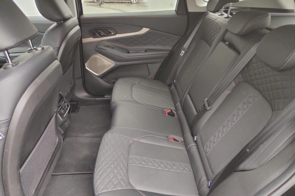 Exeed Txl салон интерьер второй ряд