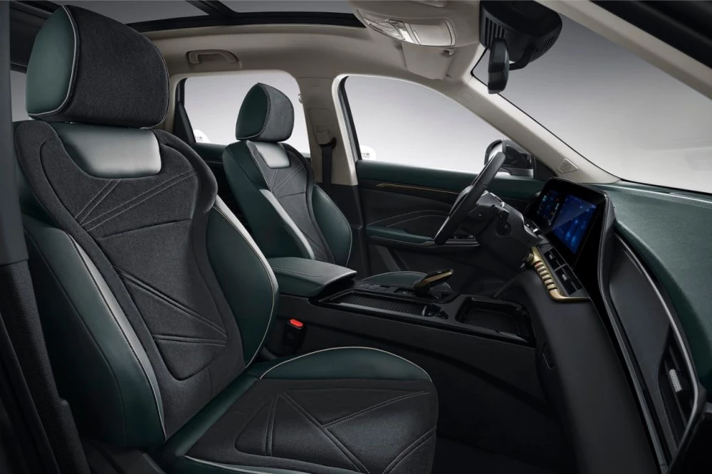 Салон интерьер кроссовера FAW Bestune T55