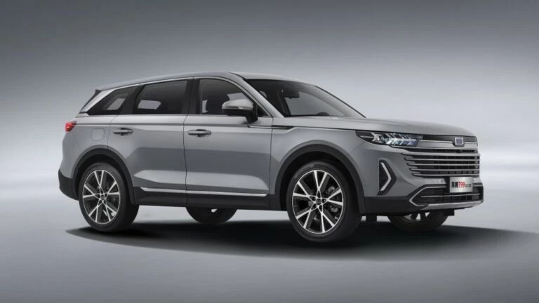 новый FAW Bestune T99 спереди сбоку