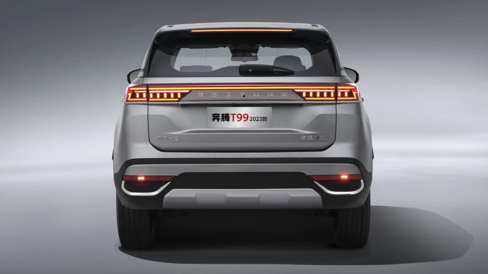 новый FAW Bestune T99 сзади