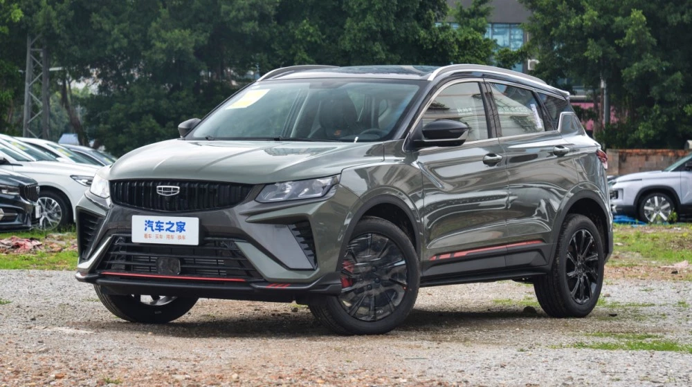 обновленный Geely Coolray 2023 сбоку спереди