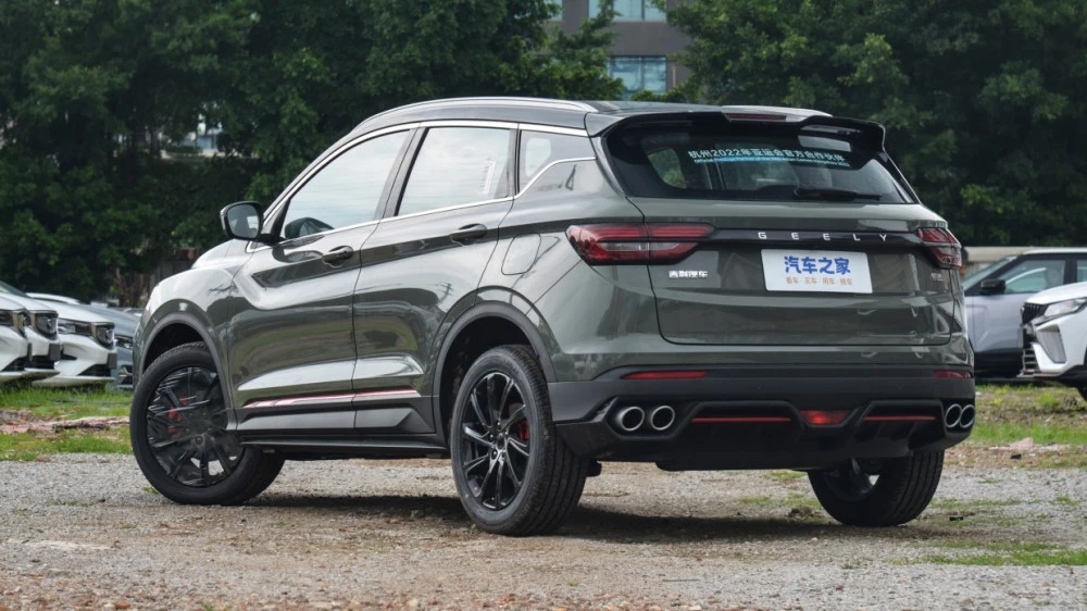 обновленный Geely Coolray 2023 сбоку сзади