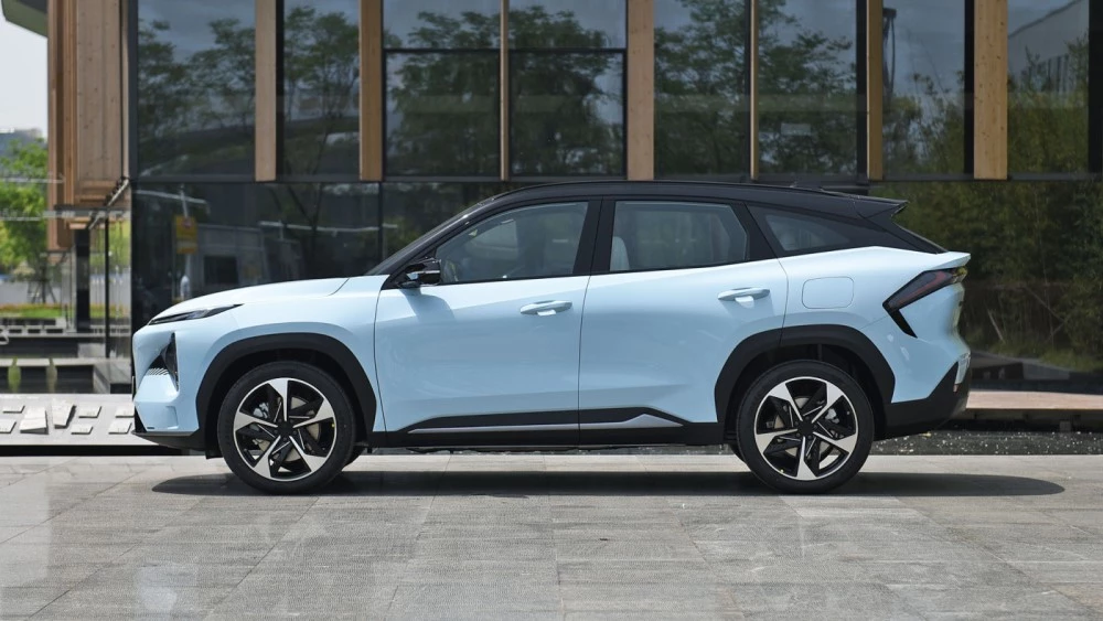 Geely Galaxy L7 сбоку