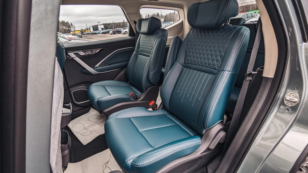 Geely Jiaji минивэн второй ряд сидений салон интерьер