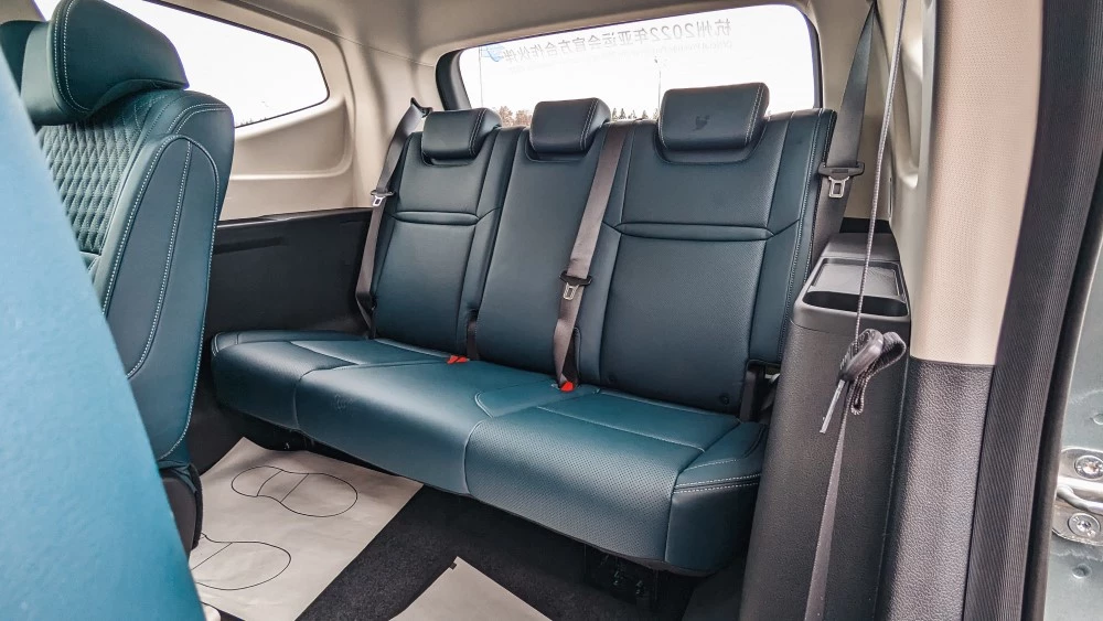 Geely Jiaji минивэн салон интерьер третий ряд сидений