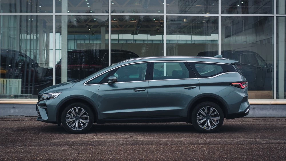 Geely Jiaji минивэн сбоку