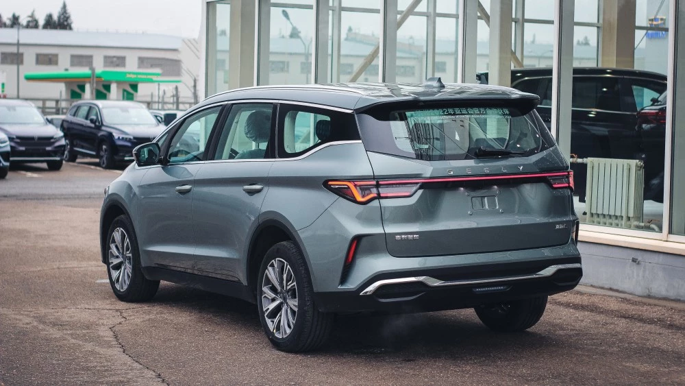 Geely Jiaji минивэн сбоку сзади