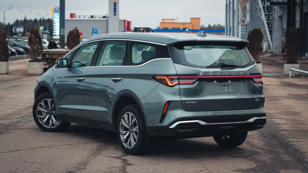 Geely Jiaji минивэн сбоку сзади