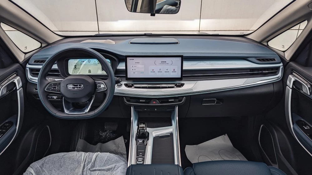 Geely Jiaji минивэн салон интерьер