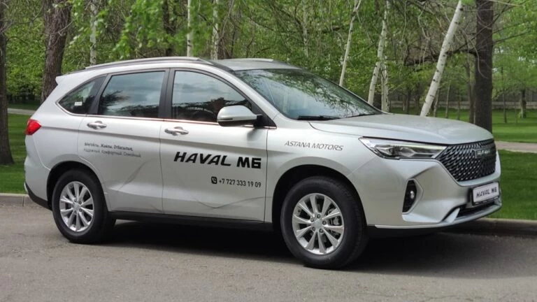 Haval M6 в Казахстане сбоку спереди
