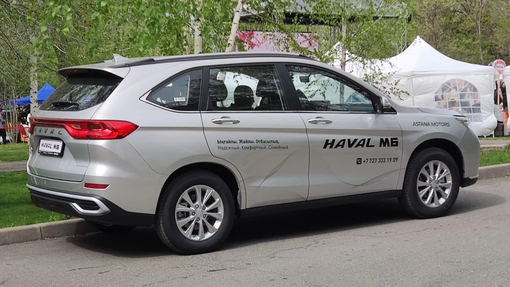 Haval M6 в Казахстане сбоку сзади