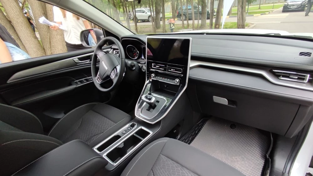 Haval M6 в Казахстане салон интерьер первый ряд