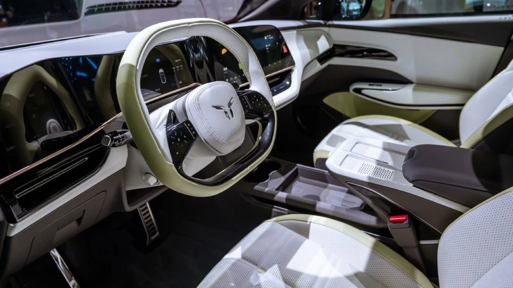 Hongqi E001 салон интерьер на автосалоне в Шанхае