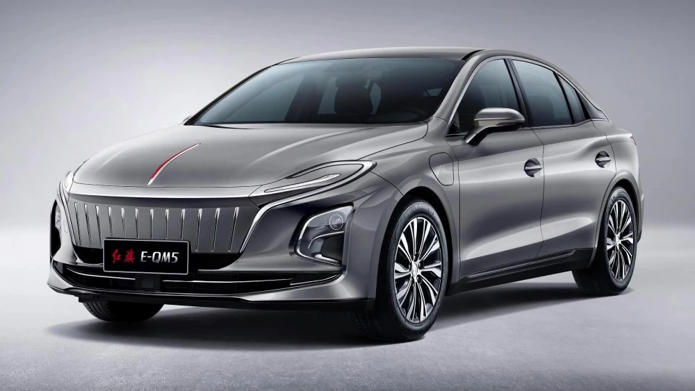 Hongqi E-QM5 сбоку спереди
