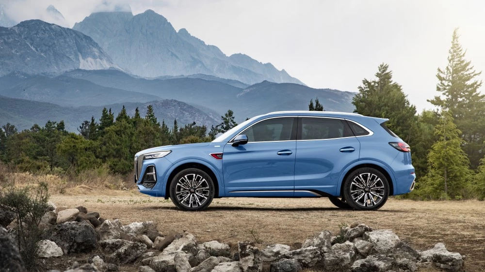 обновленный новый кроссовер Hongqi HS5 рестайлинг сбоку