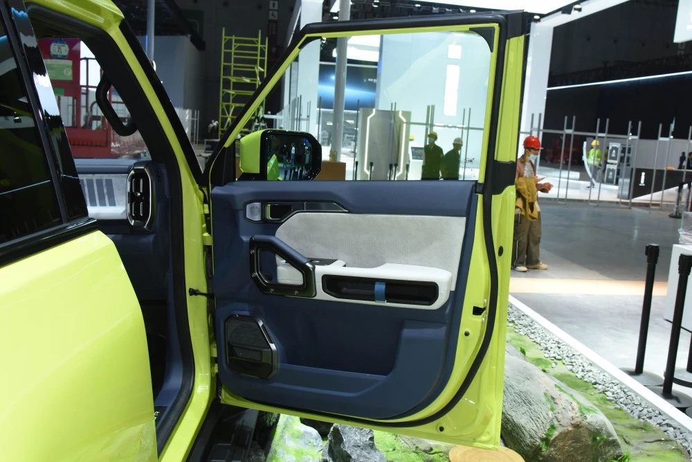 Внедорожник Jetour Traveller T-1 пассажирская дверь карта ручка