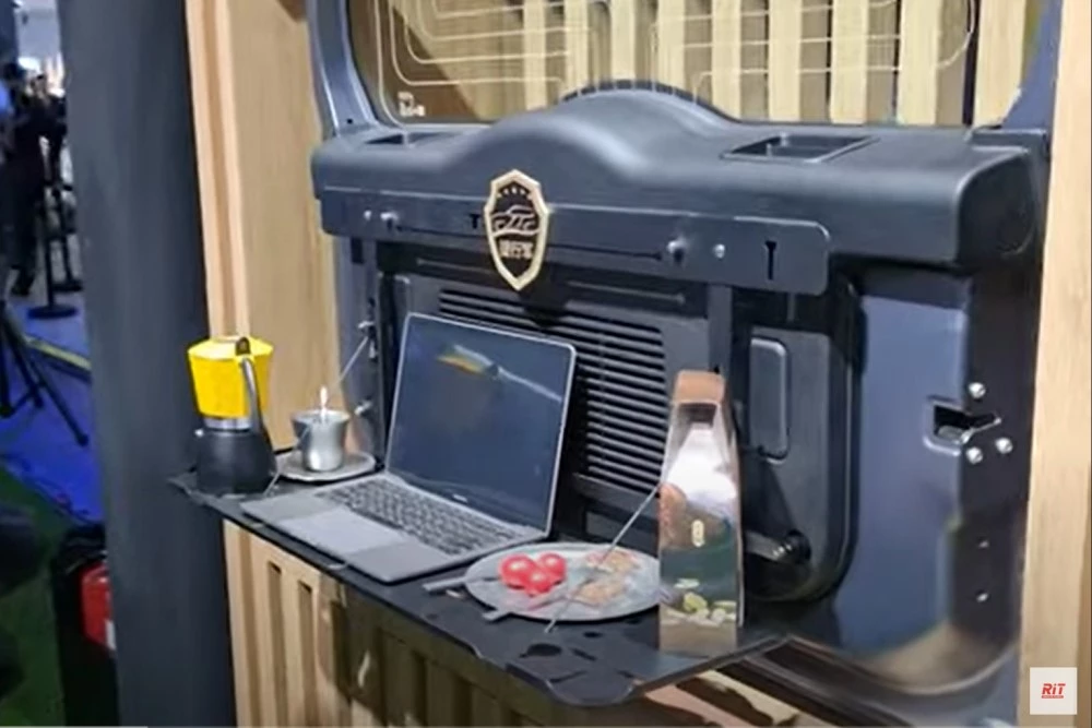 Внедорожник Jetour Traveller T-1 откидной столик