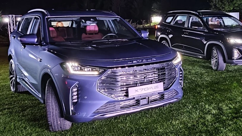 Jetour X70 Plus в Казахстане сбоку спереди