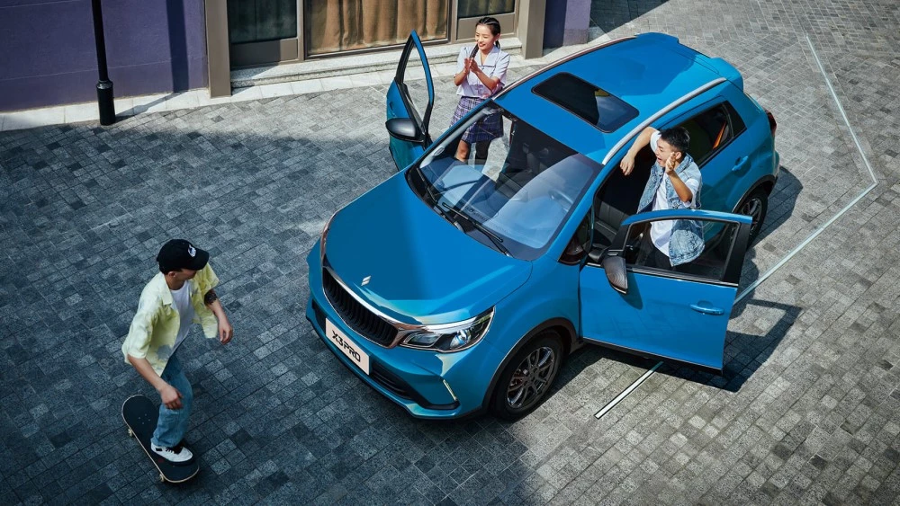 Кроссовер Livan X3 Pro спереди сбоку сверху