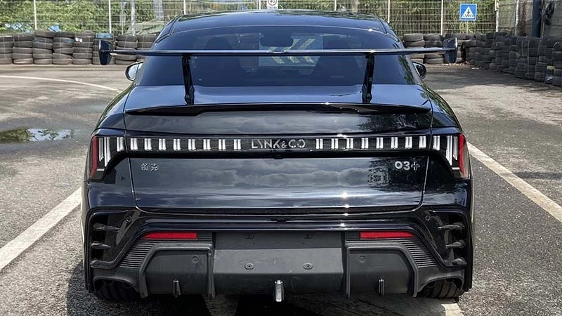 Седан Lynk & Co 03++ сзади