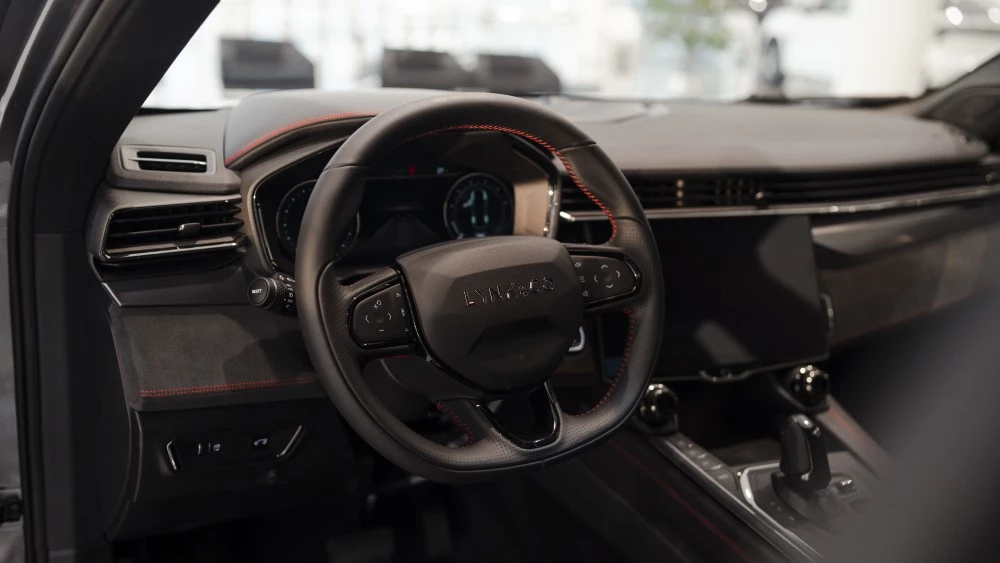 Lynk & Co 05 салон интерьер