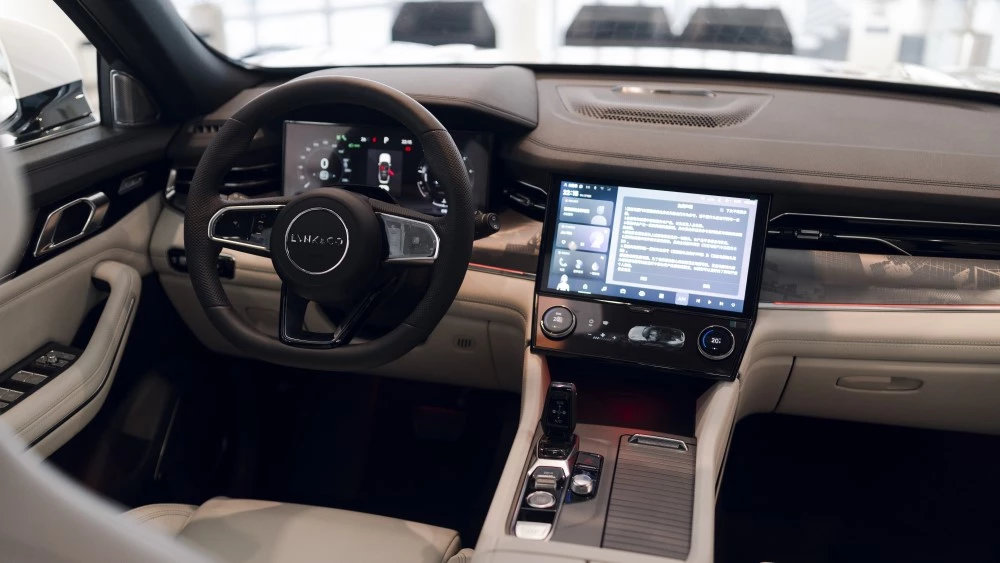 Lynk & Co 09 салон интерьер