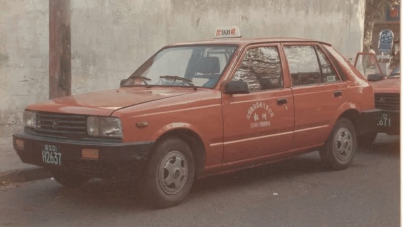 Седан Huaxing Toyota Starlet