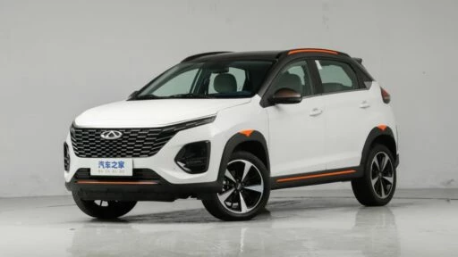 Omoda 3 боковое спереди сбоку
