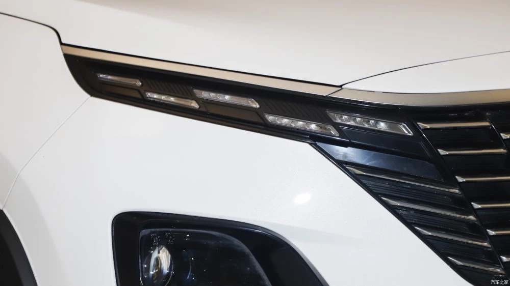 Omoda 3 фары светодиодные