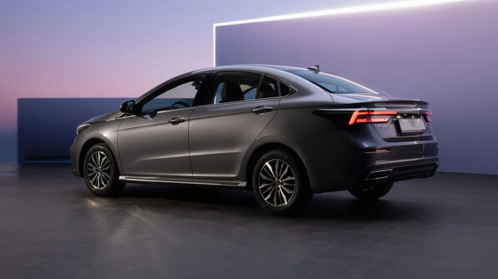 Omoda S5 сзади сбоку